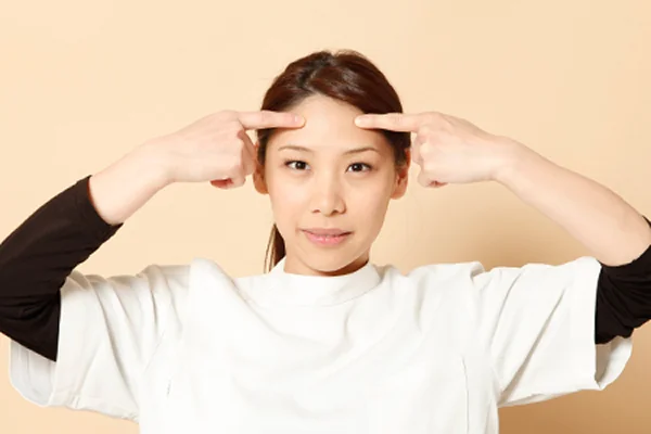 5.ツボ「陽白(ようはく)」