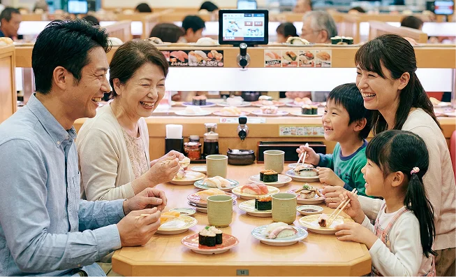 食事を楽しむご夫婦