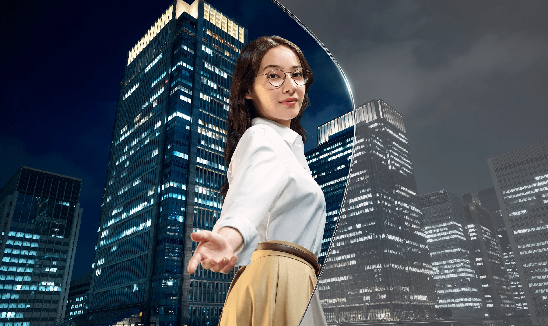 単焦点Zシリーズのメガネを着用した女性