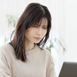 遠くは見えるが手元にピントが合わせにくい