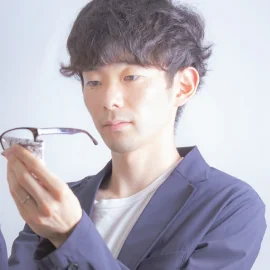 老眼鏡とメガネの掛け替えが不便だ